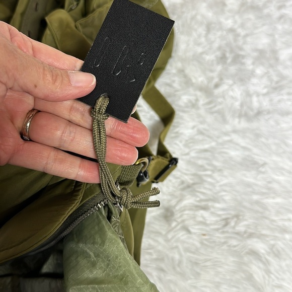 Large Nylon Tote/ Carryon Bag - Picture 13 of 13